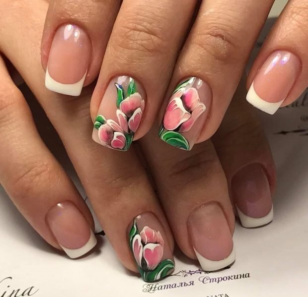 дизайн ногтей шеллак 2021 френч классика на ногтях цветы