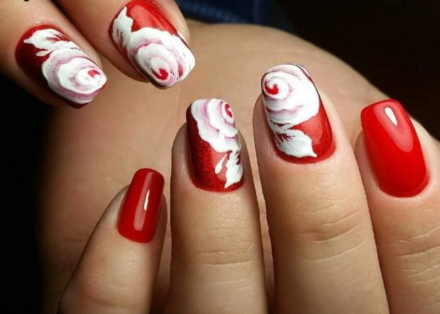 дизайн ногтей шеллак ногти красные с розами белыми