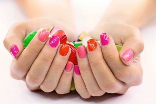 Как красить ногти шеллаком в домашних условиях? Экономим на салонах