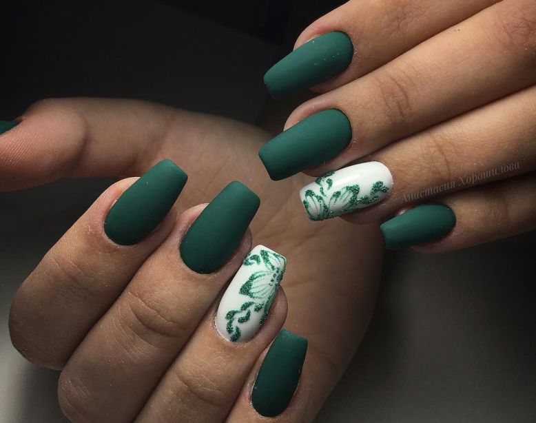 Зеленый маникюр на короткие и длинные ногти - модные тенденции с фото