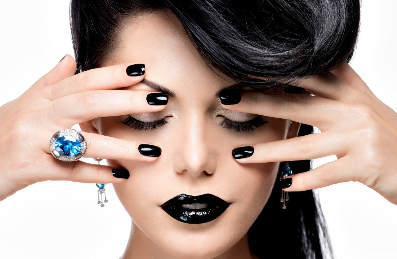 Черные ногти 2020 фото черного маникюра, модные тенденции, самый черный цвет, новинки короткие