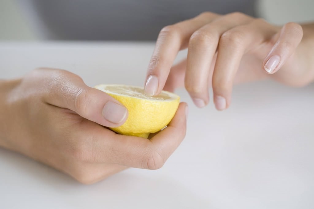 lemon to strengthen nails