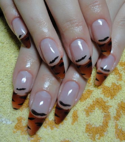тигровый рисунок на ногтях
