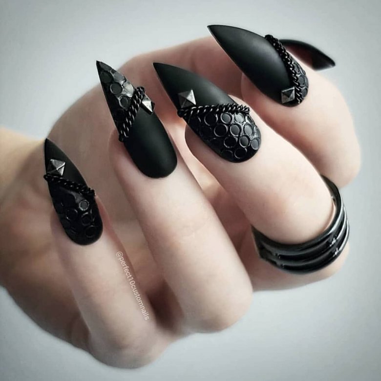 Элитный черный маникюр с красивыми ногтями 2020