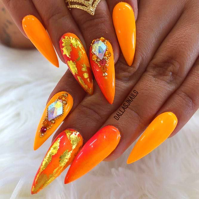 Оранжевые острые ногти 2020
